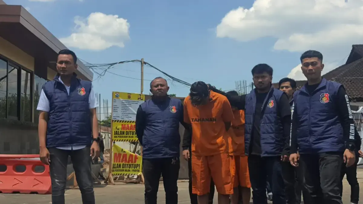 Tega! Teman Dekat Habisi Nyawa TKW yang Baru Pulang, Uang Titipan Rp80 Juta Jadi Motif Tersangka CN saat Diamankan Satreskrim Polres Cimahi (Mong)