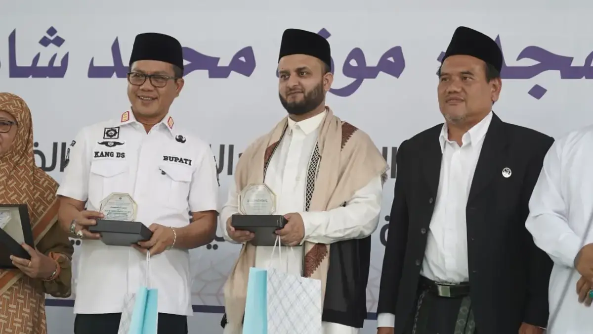 Masjid Ponpes Wasilatul Huda Diresmikan, Bupati Bandung Harap Lahir Generasi Religius dan Berkarakter Masjid Ponpes Wasilatul Huda Diresmikan, Bupati Bandung Harap Lahir Generasi Religius dan Berkarakter