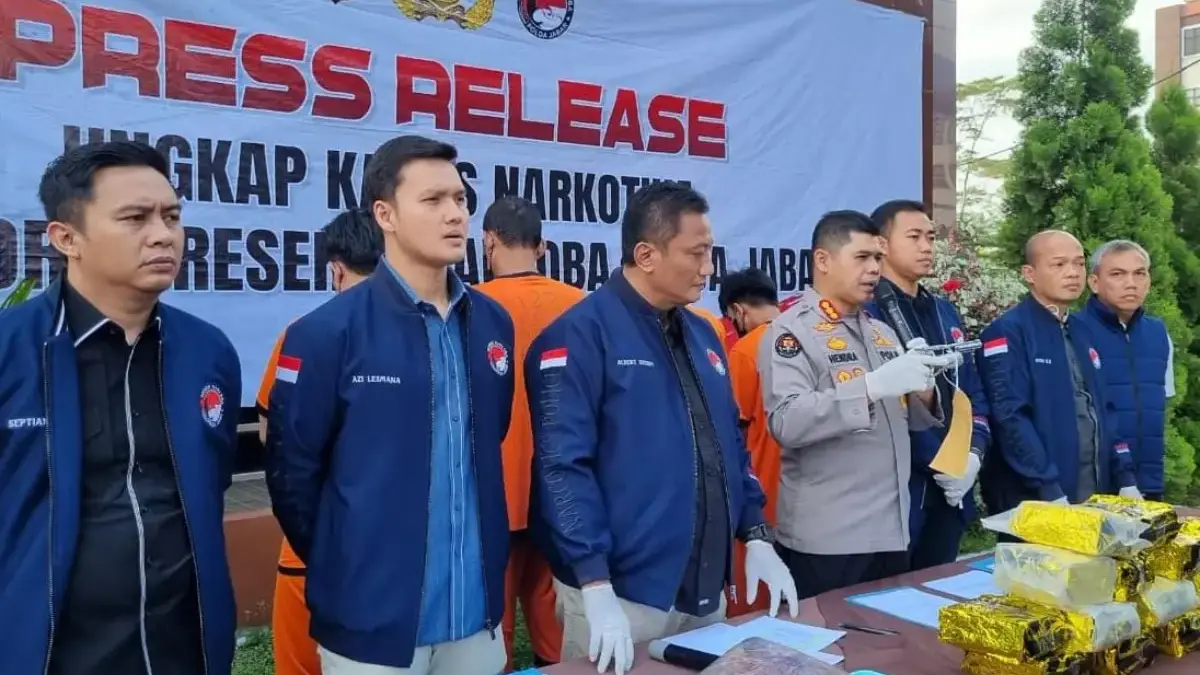 Bongkar Sindikat Narkotika Jaringan Internasional di Bandung, 17,6 Kilogram Sabu Disita Dok. Polda Jabar saat lakukan pengungkapan kasus narkoba jaringan internasional. Kamis (15/10).
