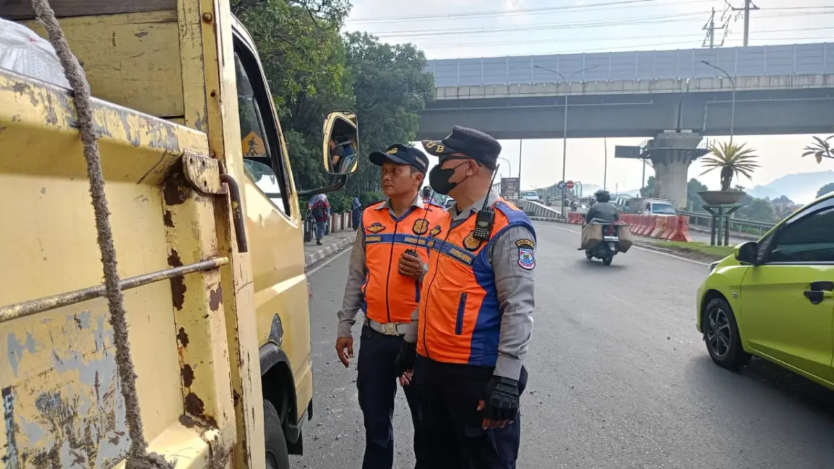 Meski Rutin Gelar Razia, Dishub Cimahi Belum Mampu Tekan Pelanggaran di Jam Padat Meski Rutin Gelar Razia, Dishub Cimahi Belum Mampu Tekan Pelanggaran di Jam Padat