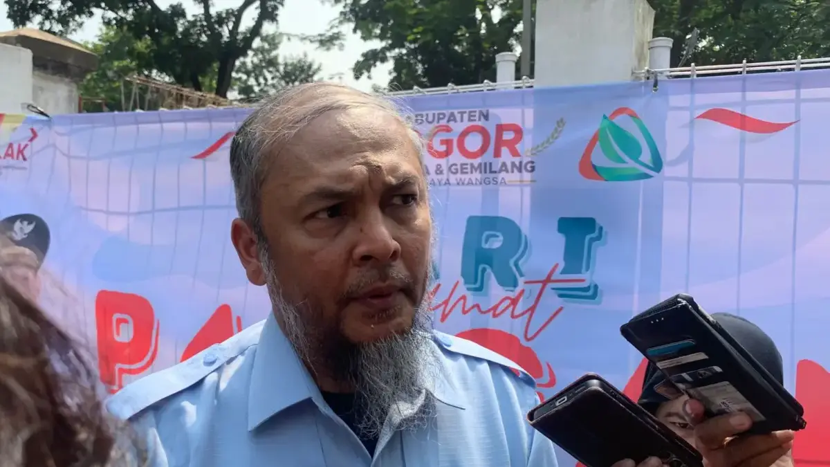 Kepala DKP Kabupaten Bogor Teuku Mulya saat memberikan keterangan. Foto: Regi