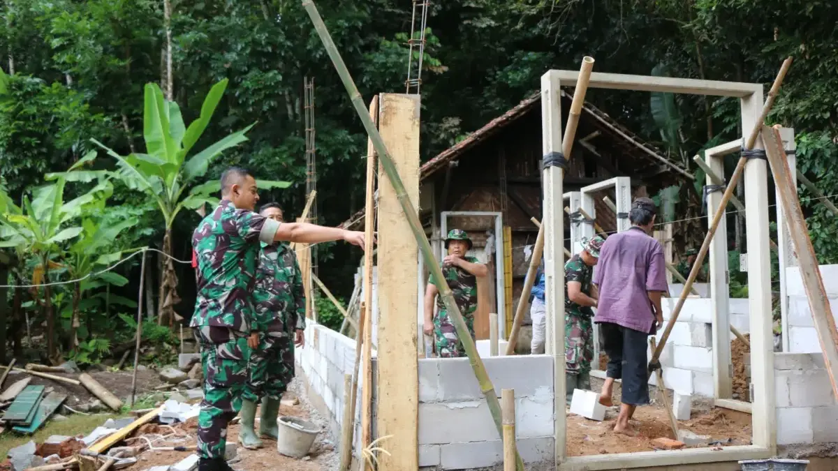 Dandim Ciamis Letkol Afiid Tinjau Lokasi TMMD di Desa Sukamulya Komandan Kodim 0613/Ciamis Letkol Inf Afiid Cahyono, S.Sos., M.Han., yang juga menjabat sebagai Komandan Satua