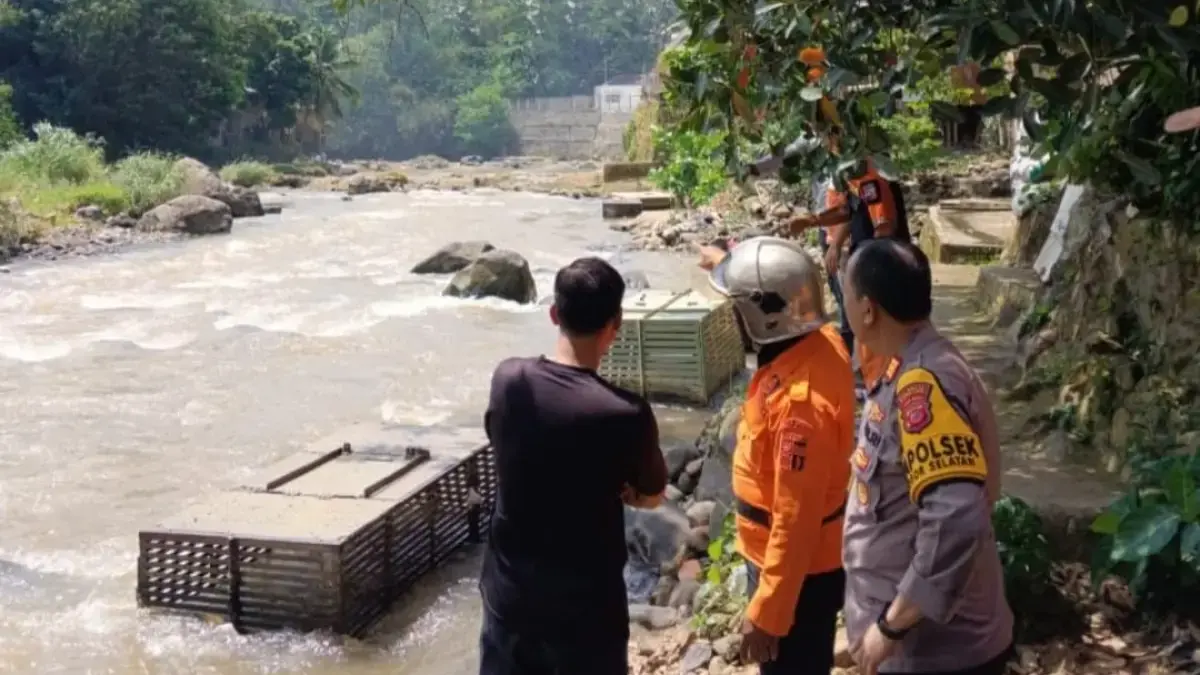 Terseret Arus hingga 300 Meter, Bocah Lima Tahun Ditemukan Tewas di Sungai Cisadane Bogor Terseret Arus hingga 300 Meter, Bocah Lima Tahun Ditemukan Tewas di Sungai Cisadane Bogor