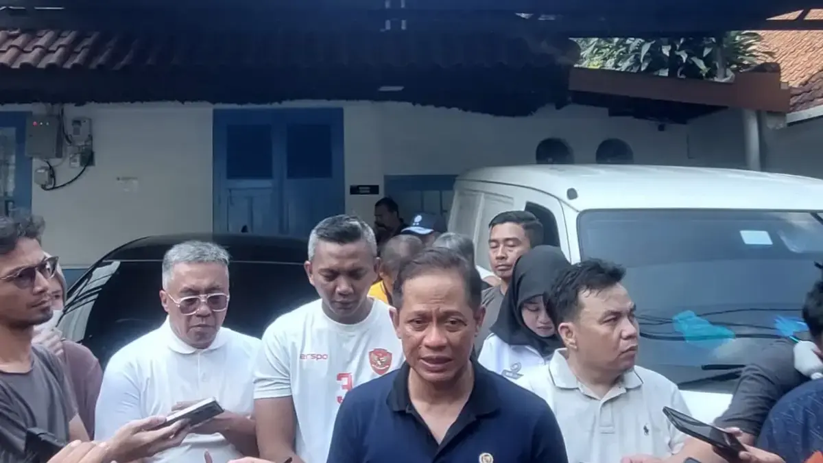 Menteri LH Dorong SPPG Terapkan Pengelolaan Sampah dan Limbah Berkelanjutan Menteri Lingkungan Hidup dan Kehutanan (LHK), Hanif Faisol Nurofiq, saat meninjau program Makan Bergizi Gratis
