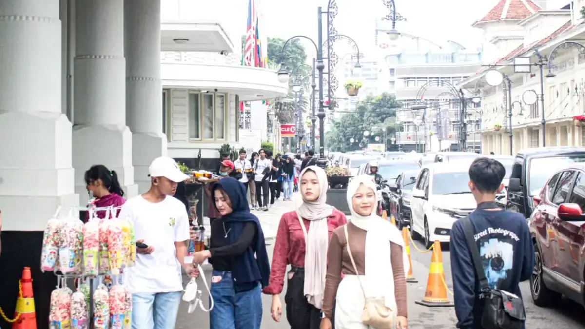 DLH Bandung Siap Antisipasi Penumpukan Sampah di Asia Afrika Festival 2025 Foto ilutrasi kawasan Asia Afrika, Kota Bandung (Sadam Husen / JE)