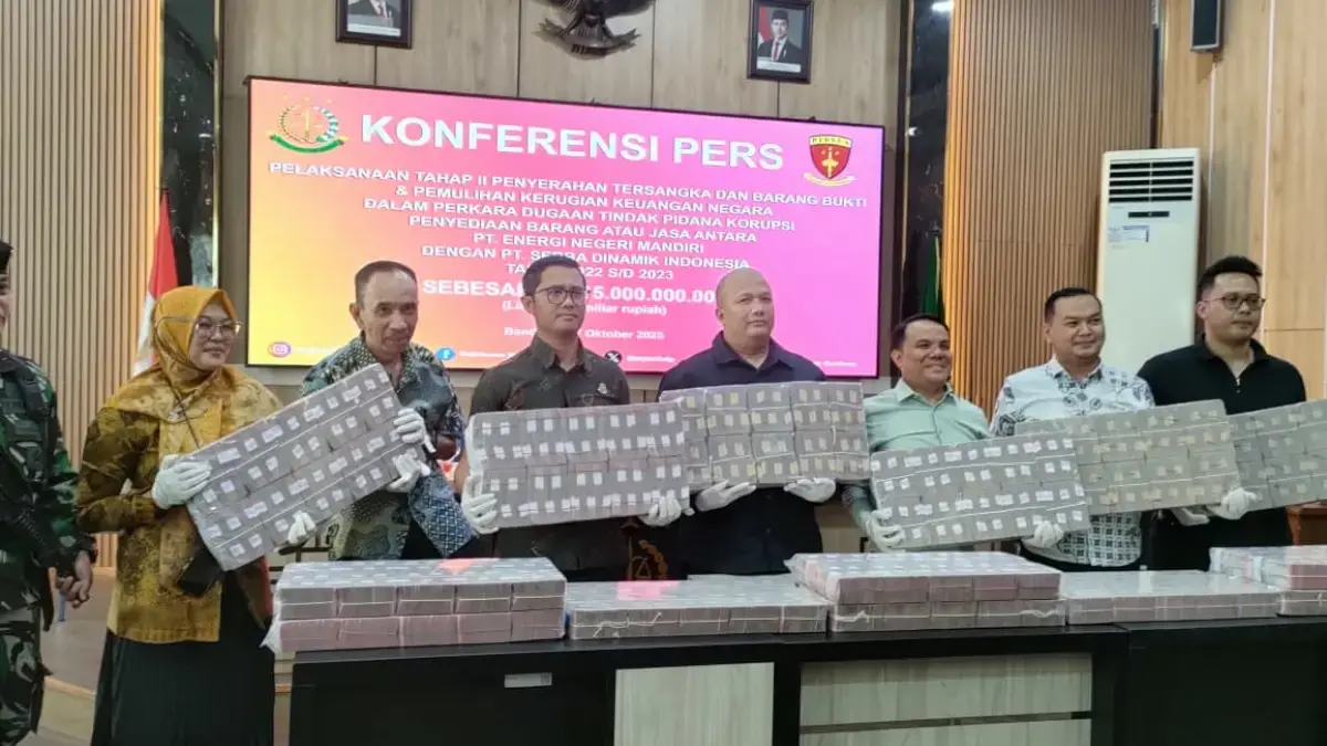 Kasus Dugaan Korupsi Anak Perusahaan MUJ Masuki Tahap Dua, Tersangka dan Barang Bukti Diserahkan ke Jaksa Preskonpers Kejari Kota Bandung terkait update dugaan korupsi di anak perusahaan MUJ