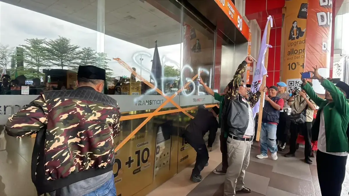 Transmart Buahbatu Disegel GP Ansor Kabupaten Bandung Buntut Tayangan Lecehkan Pesantren dan Kyai