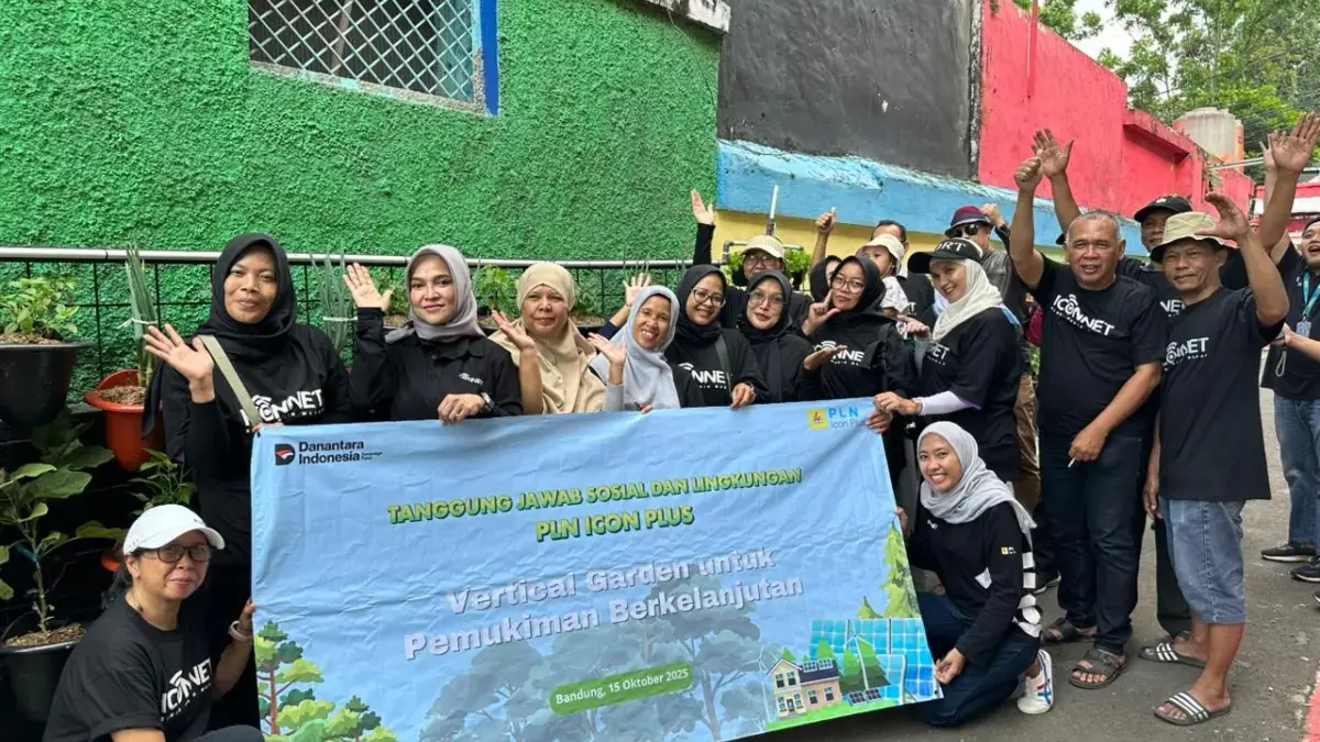 PLN Icon Plus Dorong Penghijauan Kota Lewat Program Vertical Garden di Bandung