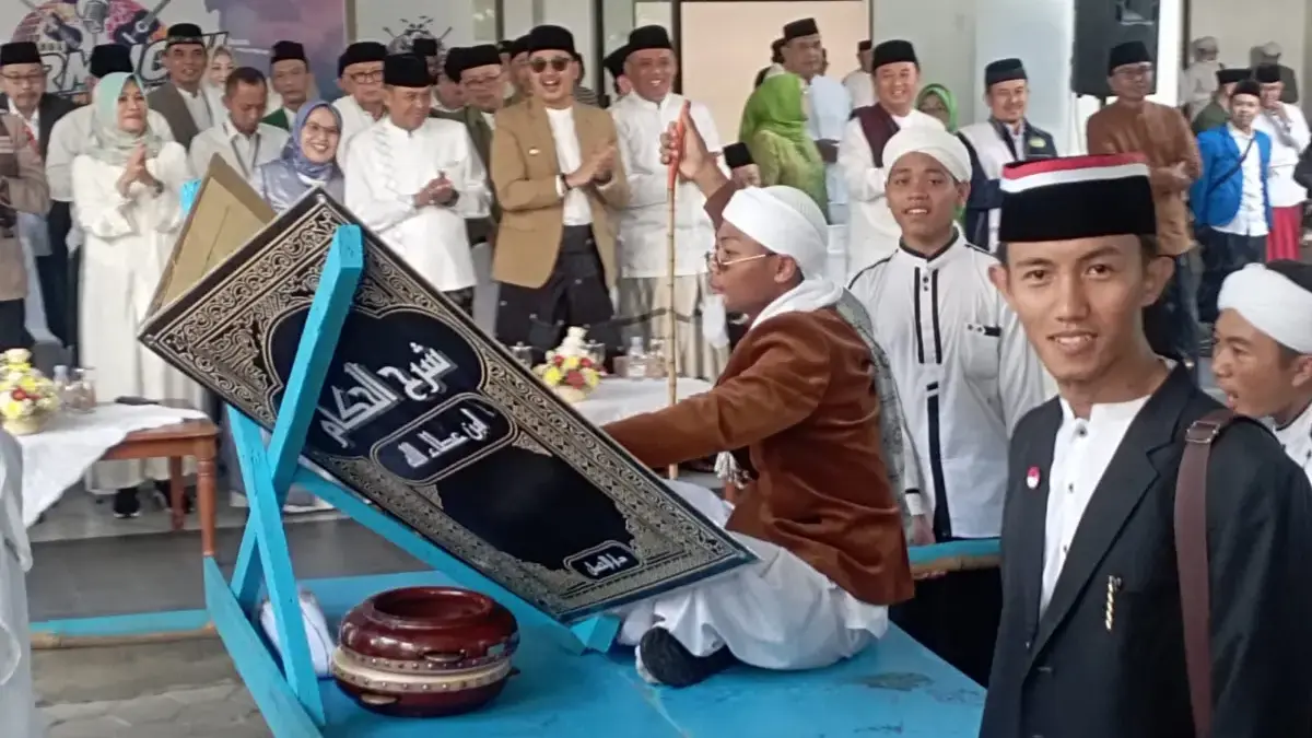 Kirab Peringatan Hari Santri Nasional di Pemkot Cimahi (mong)