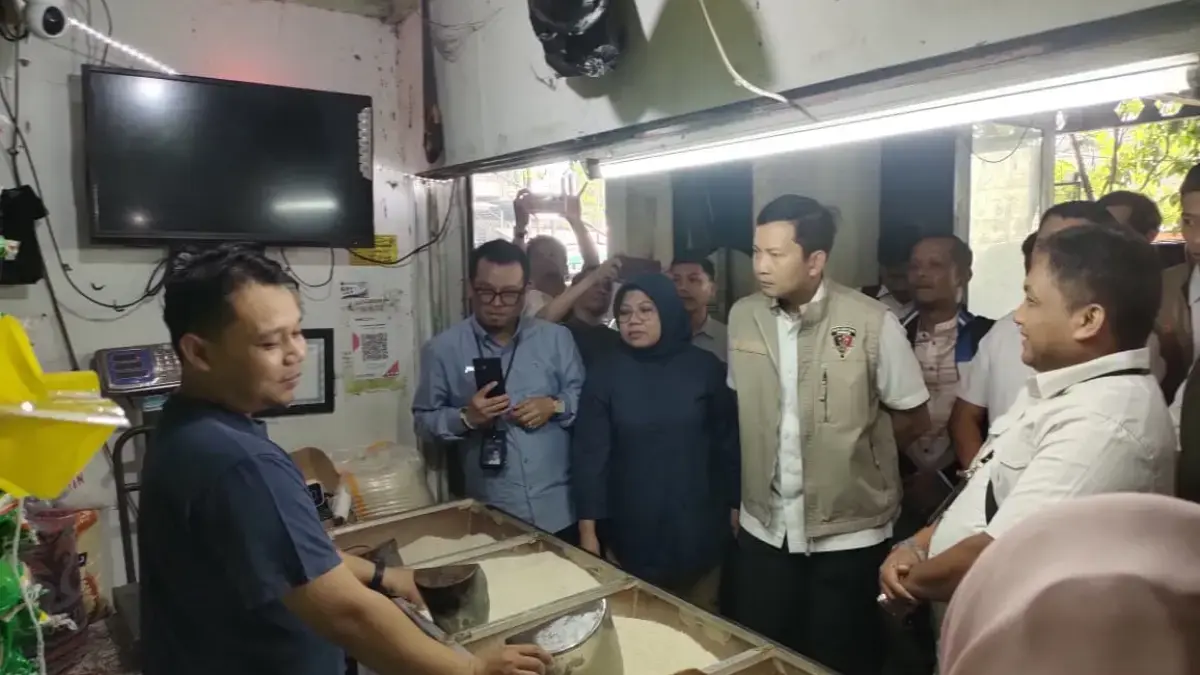 Sidak Pasar Sederhana, Satgas Pangan Polda Jabar Pastikan Penjualan Beras Tetap Sesuai HET Sidak Pasar Sederhana, Satgas Pangan Polda Jabar Pastikan Penjualan Beras Tetap Sesuai HET