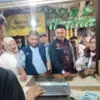 Kadisdagkoperin, Hella Haerani saat Meninjau Harga Beras di Pasar Cimindi
