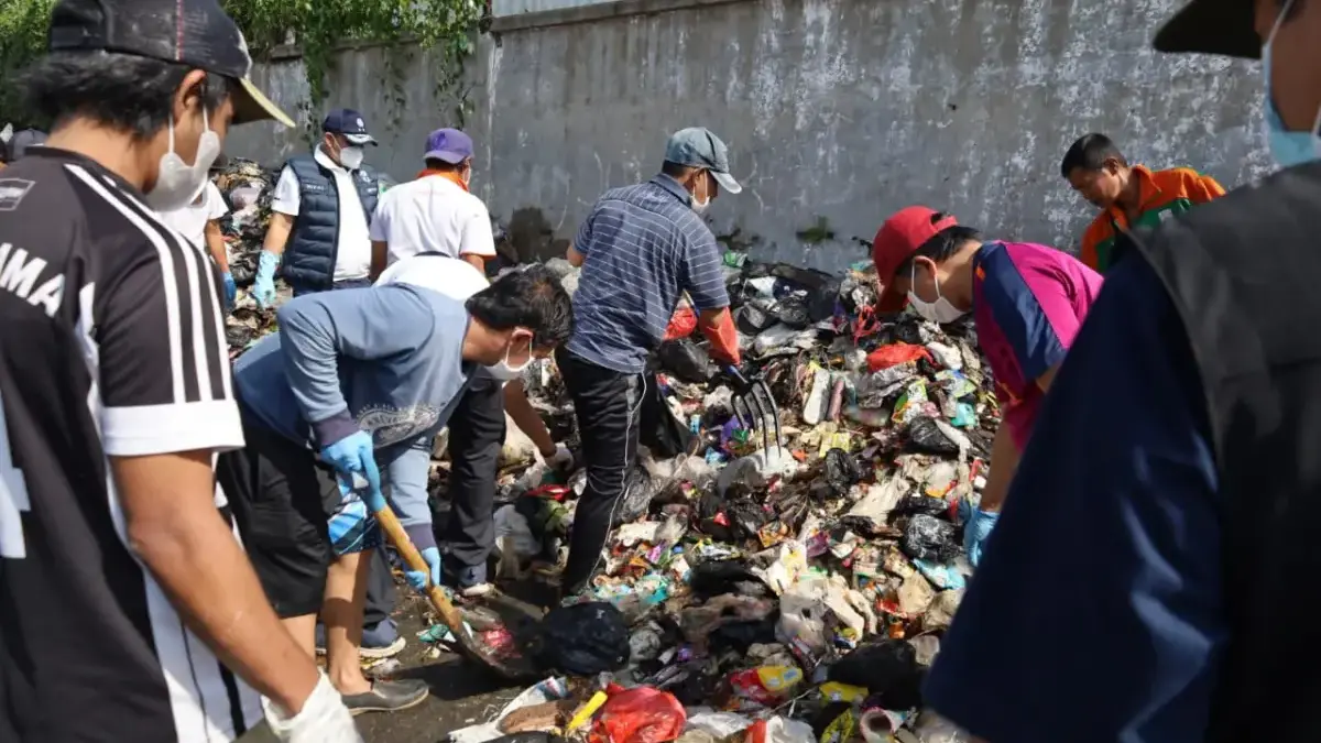 Kolaborasi Baru di Cimahi, Ubah Sampah Menjadi Energi Aksi Gerakan Bersih-bersih Kota bersama di Cimahi (monk)