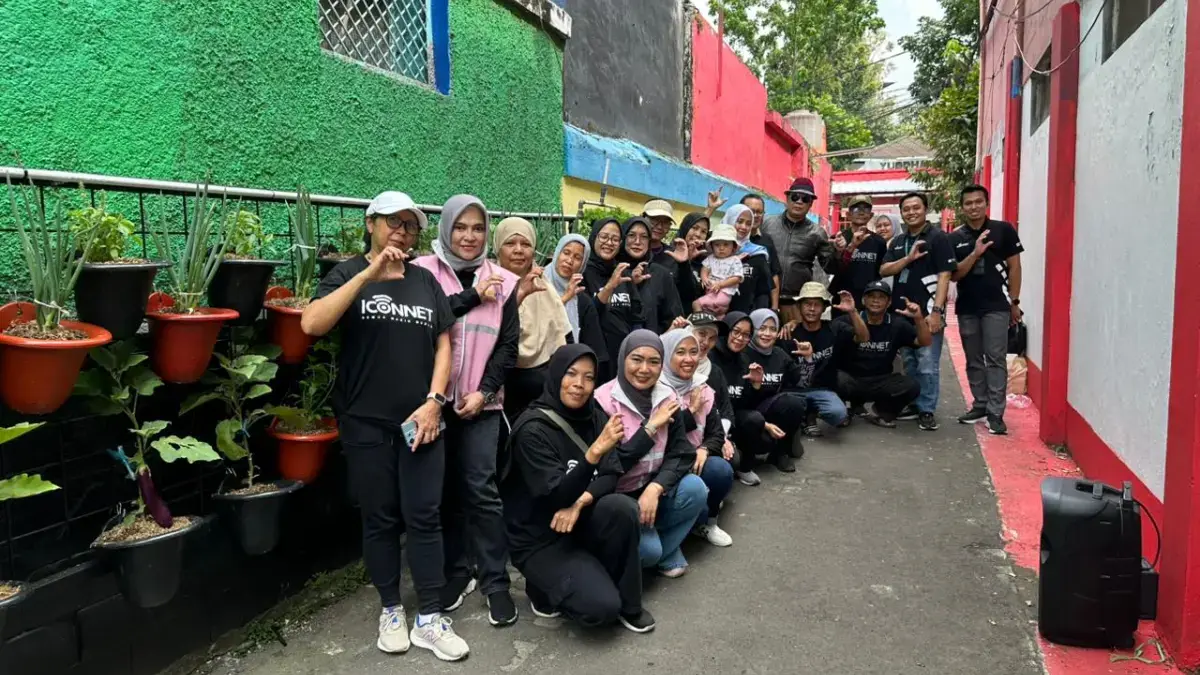Srikandi PLN Icon Plus Regional Jawa Barat Wujudkan Pemukiman Berkelanjutan Lewat Program Vertical Garden