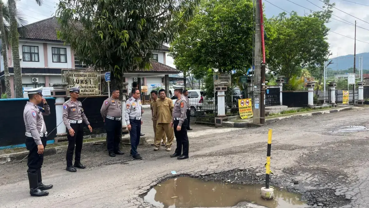 Dinilai Cukup Mengganggu, Polres dan Pemkot Banjar Tinjau Jalan Rusak di Jalan Mayjen Lili Kusumah Dinilai Cukup Mengganggu, Polres dan Pemkot Banjar Tinjau Jalan Rusak di Jalan Mayjen Lili Kusumah