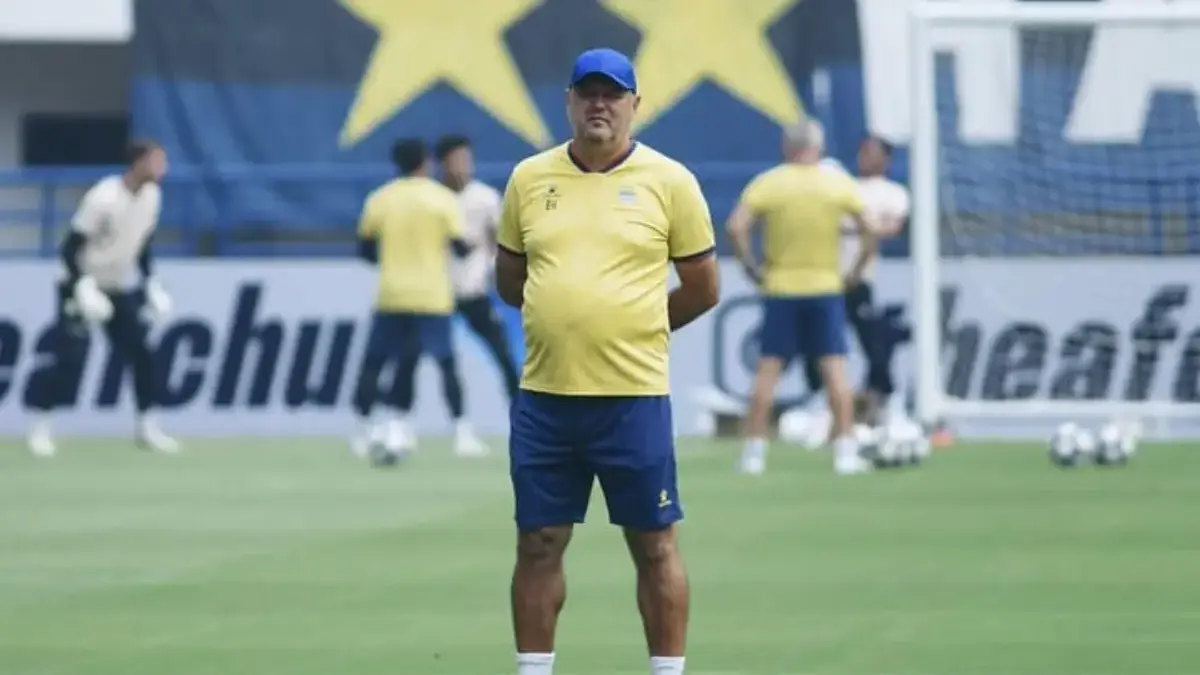 Pelatih Persib, Bojan Hodak Sentil Eks Penerjemah Timnas Indonesia Soal Eliano Reijnders, Ini Katanya