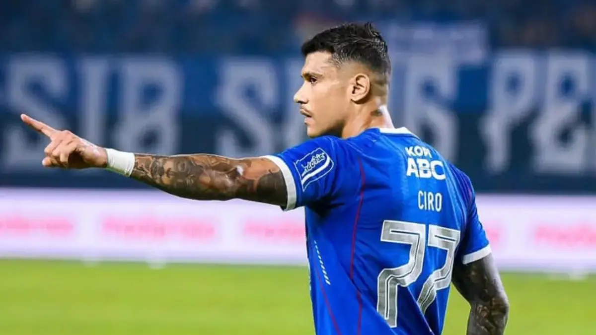 Terlihat di Reels Persib Bandung, Kode Ciro Alves Bakal CLBK dan Tinggalkan Malut United? Terlihat di Reels Persib Bandung, Kode Ciro Alves Bakal CLBK dan Tinggalkan Malut United?