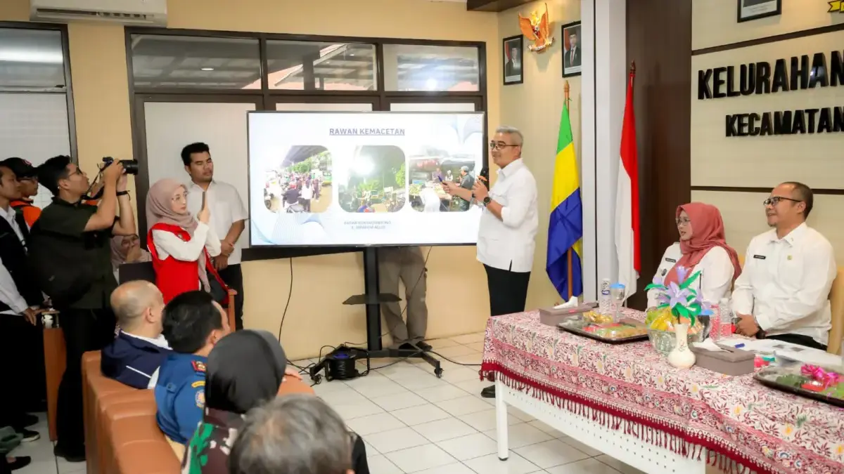 Waspadai Pergeseran Tanah, Farhan Imbau Warga Laporkan Gejala Retakan Farhan Imbau Warga Laporkan Gejala Retakan. Foto Diskominfo.