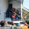 Dok. Proses evakuasi macan tutul Jawa yang ditemukan di sebuah Hotel di Wilayah Sukasari, Kota Bandung pada be