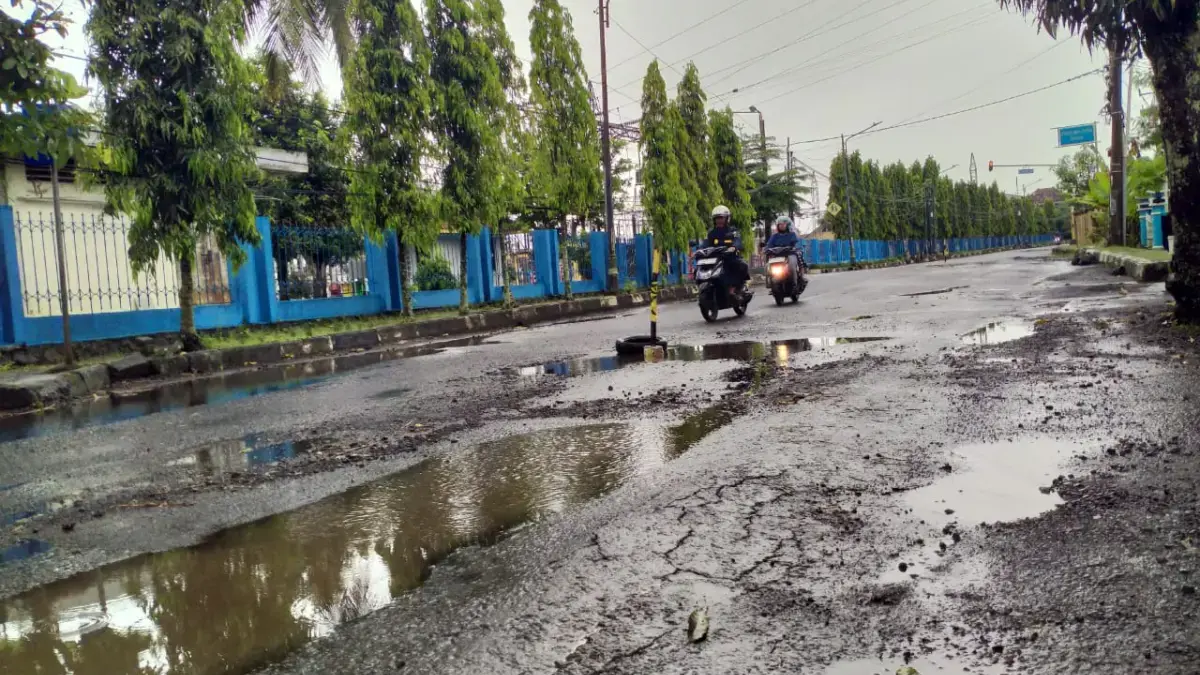 Jalan Rusak di Jantung Kota Banjar, Warga Khawatirkan Keselamatan – jabarekspres.com