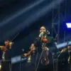 Sejumlah peserta dari Meksiko menampilkan musik dan budaya tradisional Mariachi saat acara Bandung Fair di Kia