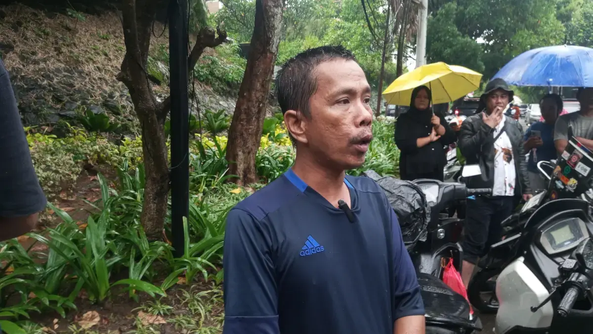 Joshua Saragih, Sopir angkutan kota (angkot) yang tertimpa pohon tumbang di Jalan Pajajaran, Kota Bogor, Senin