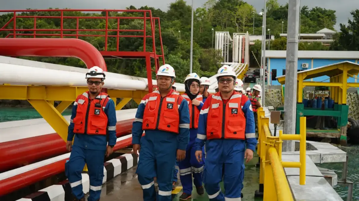 Fuel Terminal BBM Baubau yang memiliki kapasitas hingga 147 ribu KL, dengan 14 tangki aktif.