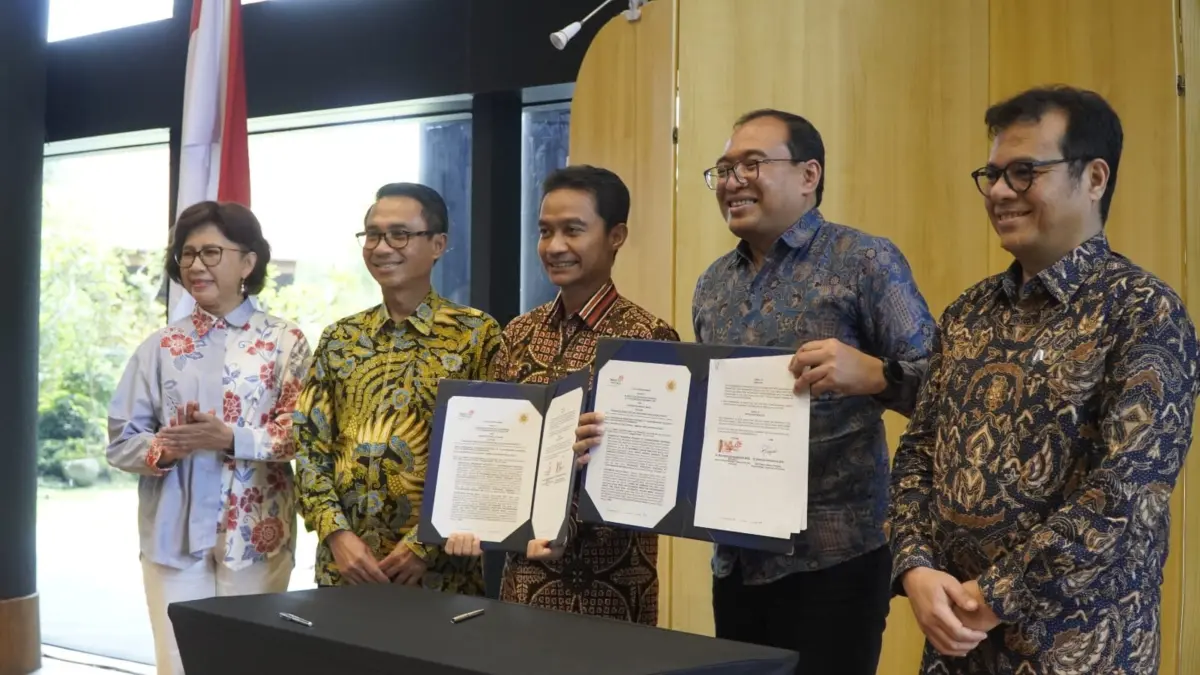 Penandatanganan MoU antara Telkom dan UGM untuk mengembangkan Inovasi dan Talenta AI Nasional