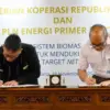 Penandatanganan MoU antara Kemenkop dan PLN EPI dilakukan oleh Deputi Bidang Pengawasan Koperasi (Kemenkop) He