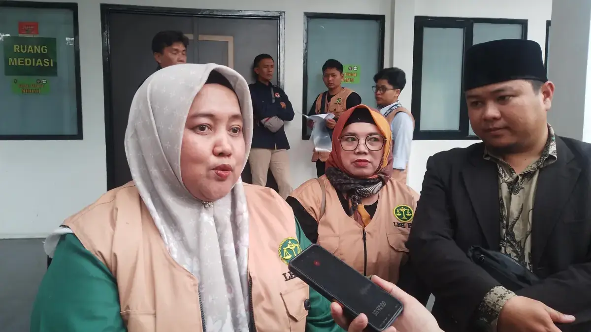 Kasus Pelecehan 6 Santriwati di Soreang: LBH PUI Desak Penegakan Hukum Tanpa Toleransi Ilustrasi: Ketua LBH PUI Pusat, Etza Imelda Putri saat ditemui Jabar Ekspres di Pengadilan Negeri Bale Bandung