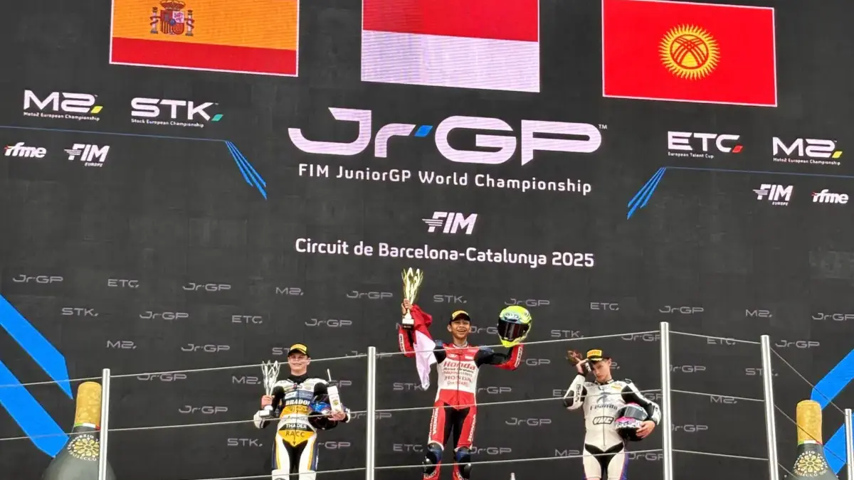 Lagi, Binaan Astra Honda Melesat Kencang di Barcelona Ciptakan Sejarah Untuk Indonesia. Kemenangan dua pebalap ASTRA Honda di ajang FIM JuniorGP World Championship seri keenam yang digelar di Circui