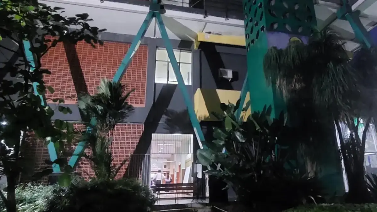 Saksi Mata Ungkap Kronologis Mahasiswi Unpak Jatuh dari Lantai 3 Gedung FEB 