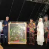 Wakil Wali Kota Cimahi, Adithia Yudhistira bersama Pelaku Seni Lukis di Ecowik (monk)