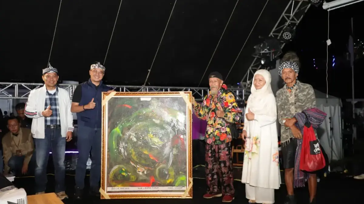 Di Tengah Keterbatasan, Cimahi Siapkan Wisata Olahraga sebagai Daya Tarik Baru Wakil Wali Kota Cimahi, Adithia Yudhistira bersama Pelaku Seni Lukis di Ecowik (monk)