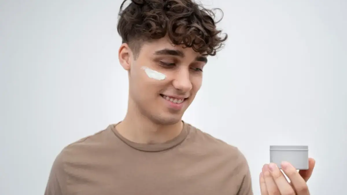 6 Moisturizer untuk Pria Terbaik yang Mampu Melembapkan, Melindungi, dan Menutrisi Kulit Moisturizer untuk Pria