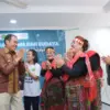 Wali Kota Ngatiyana bersalaman akrab dengan perwakilan peserta pentas seni lintas agama yang anggun berbaju ad