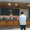 Dok. Terdakwa kasus kekerasan seksual di RSHS Bandung Priguna Anugerah Pratama saat menjalani sidang putusan d