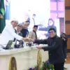 Gubernur Jabar Dedi Mulyadi dan Wakil Ketua DPRD Jabar Ono Surono saat Paripurna Kamis (20/11). (Dok Humas)