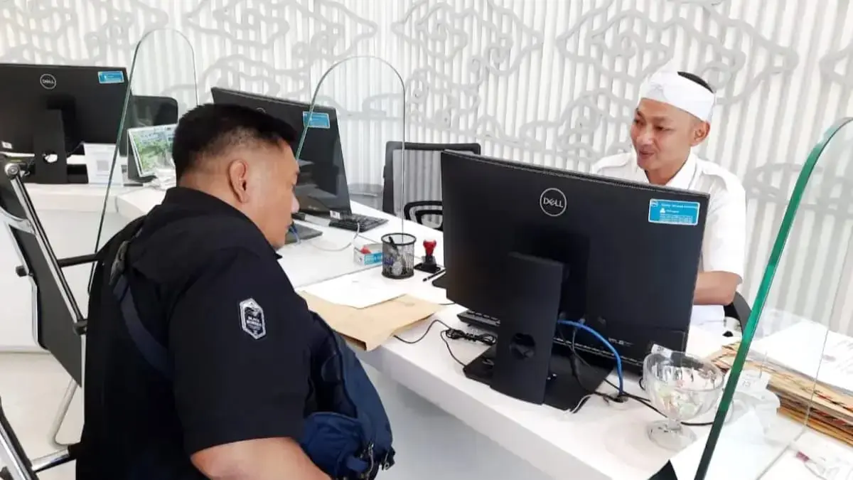 Masyarakat mengakses layanan di Bale Pananggeuhan. (Dok humas)