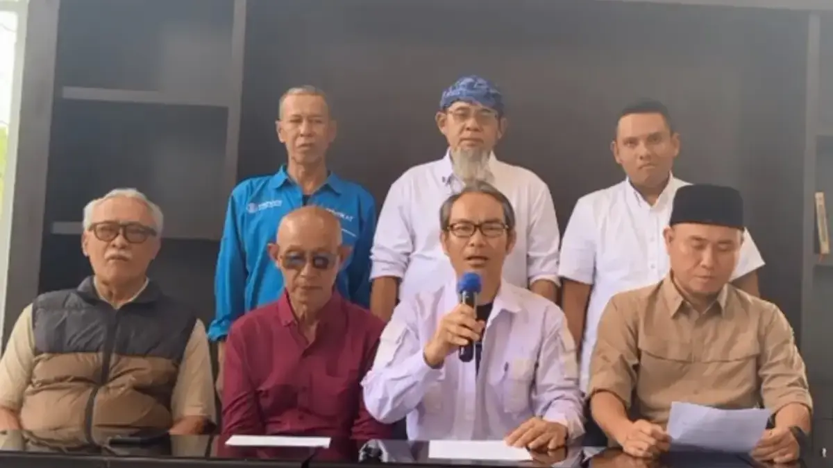 AABB Serukan Stop Kriminalisasi untuk para Aktivis yang Kritik Ijazah Jokowi AABB menyayangkan penetapan tersangka oleh Polda Metro Jaya terhadap 8 aktivis yang memberikan kritik terhad