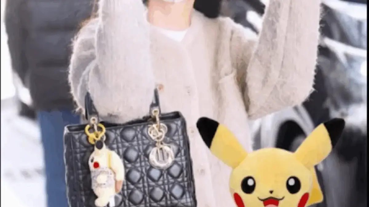 Boneka Pikachu Batik yang Dibawa Jisoo BLACKPINK Usai Konser Jakarta, Ternyata Harganya Segini! Boneka Pikachu Batik yang Dibawa Jisoo BLACKPINK Usai Konser Jakarta, Ternyata Harganya Segini!