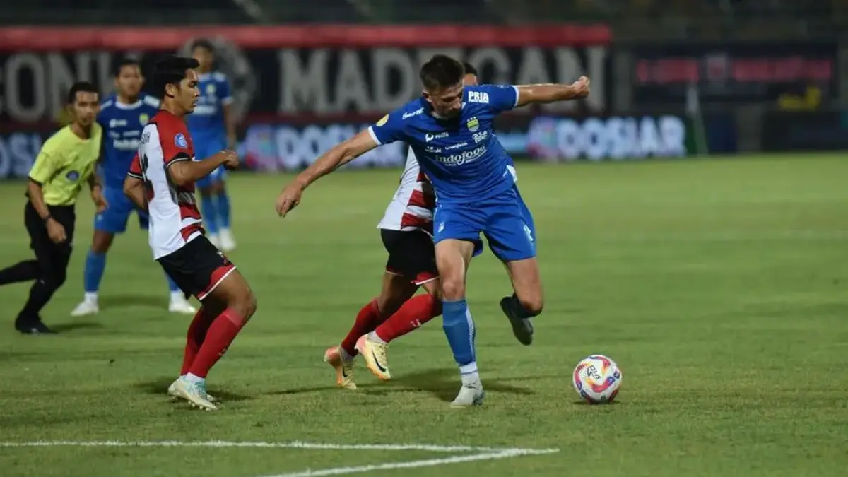 Madura vs Persib di Stadion Gelora Bangkalan, Sabtu 28 September 2024.