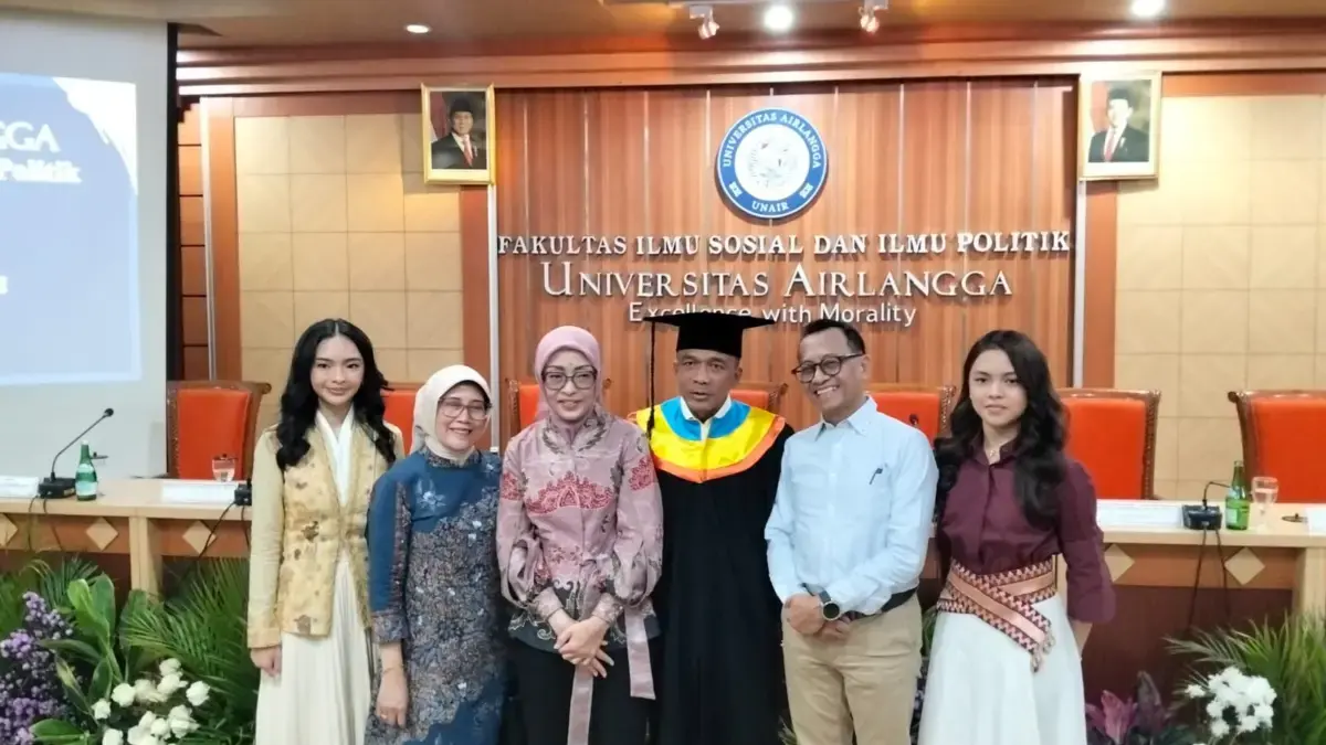 rjen Pol Rudi Setiawan, Kepala Kepolisian Daerah Jawa Barat (Kapolda Jabar), resmi meraih gelar Doktor dari Un