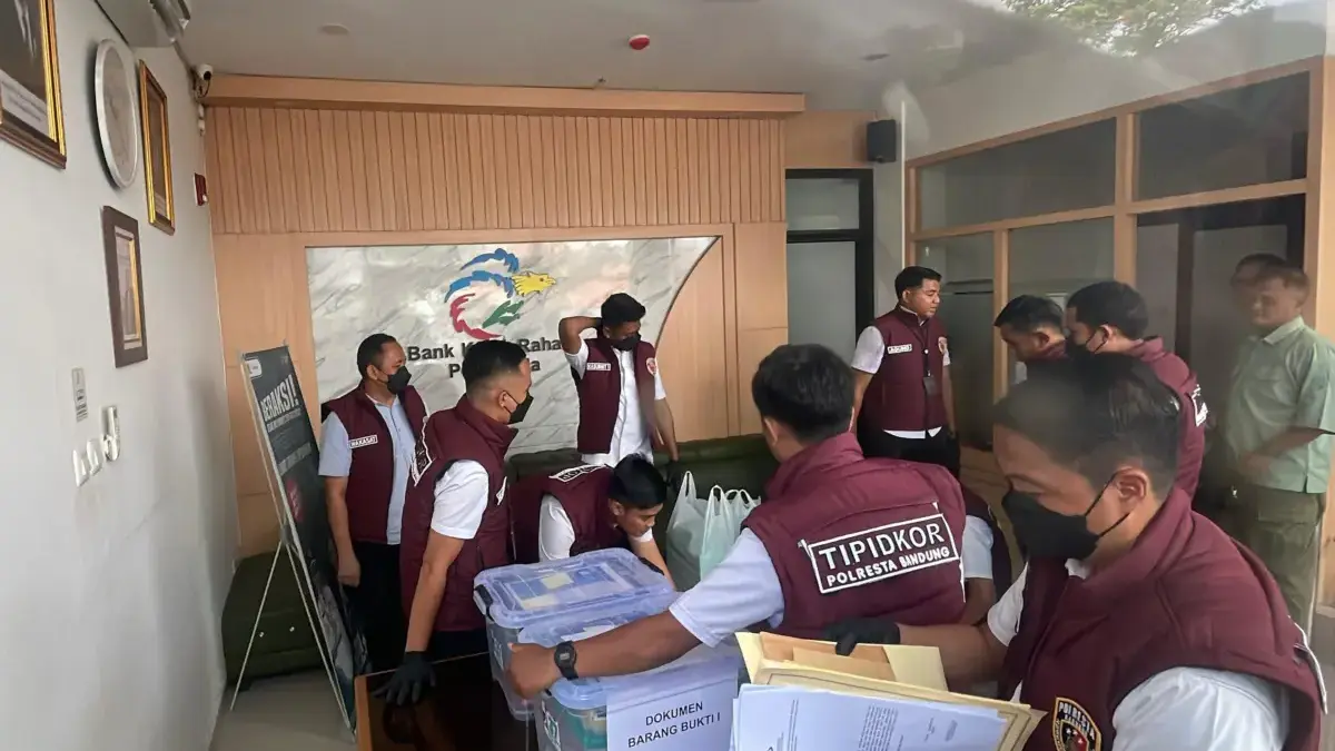 Polisi Geledah BPR Kerta Raharja, Dugaan Korupsi Libatkan Mantan Komisaris Utama Polisi Geledah BPR Kerta Raharja, Dugaan Korupsi Libatkan Mantan Komisaris Utama