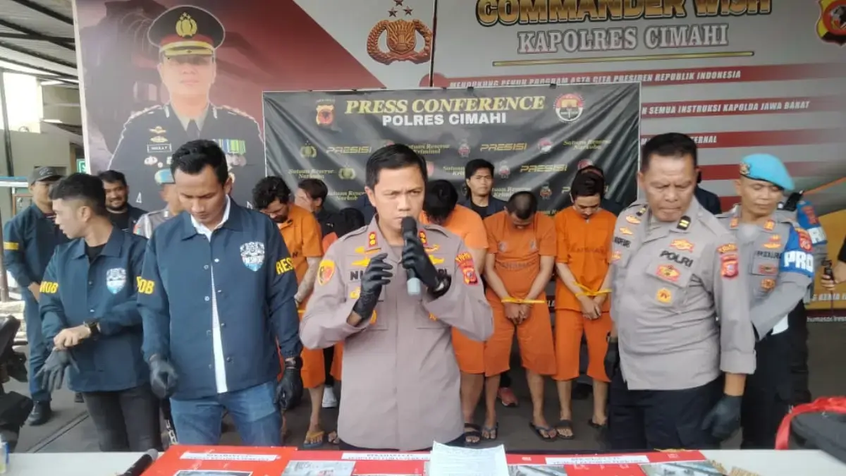 Bongkar Sindikat Leasing Palsu di Cimahi: Lima Pelaku Ditangkap, Belasan Motor Digelapkan Lewat Modus Materai Bongkar Sindikat Leasing Palsu di Cimahi: Lima Pelaku Ditangkap, Belasan Motor Digelapkan Lewat Modus Materai