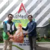 Corporate Relation Officer Waste4change Tamaro (kiri) dan PGS SM Corporate Secretary & Communication AdMedika