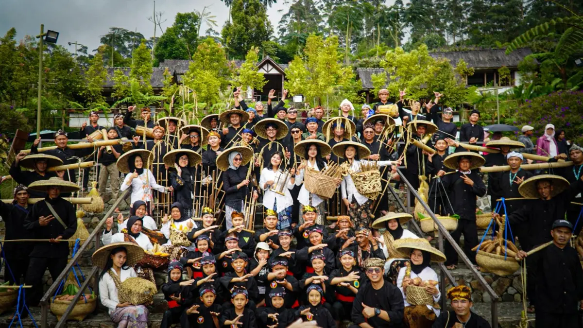Ritual Hajat Bumi di Dusun Bambu, Wujud Syukur dan Cinta Budaya Sunda Ritual Hajat Bumi di Dusun Bambu, Wujud Syukur dan Cinta Budaya Sunda