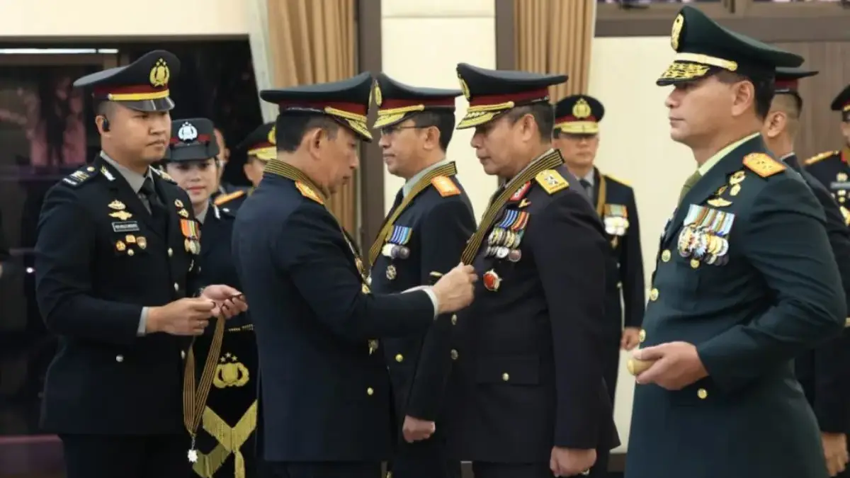 Sejumlah Perwira TNI dan Polri Diganjar Bintang Bhayangkara Pratama Kapolri Jenderal Pol. Listyo Sigit Prabowo