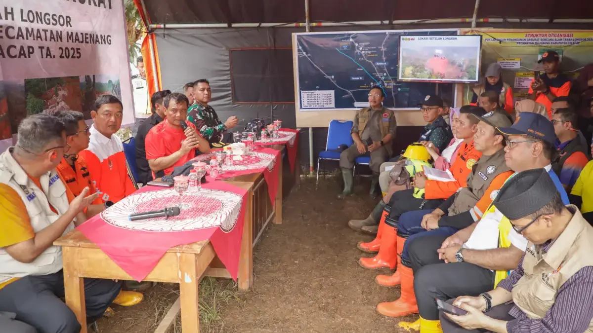 Percepat Penanganan, Gubernur Ahmad Luthfi Cek Lokasi Tanah Longsor Cibeunying Cilacap Percepat Penanganan, Gubernur Ahmad Luthfi Cek Lokasi Tanah Longsor Cibeunying Cilacap