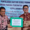 Penuhi Kebutuhan Pangan, Pemkab Bandung Barat Salurkan Bantuan Beras untuk Warga Korban Bencana Rongga