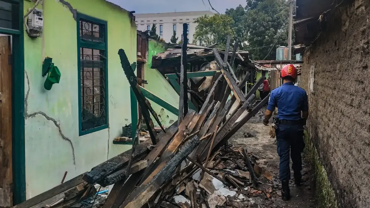 Kebakaran Hebat Terjadi di Turangga Kota Bandung, Satu Korban Dilaporkan Meninggal Dunia Kebakaran Hebat Terjadi di Turangga Kota Bandung, Satu Korban Dilaporkan Meninggal Dunia